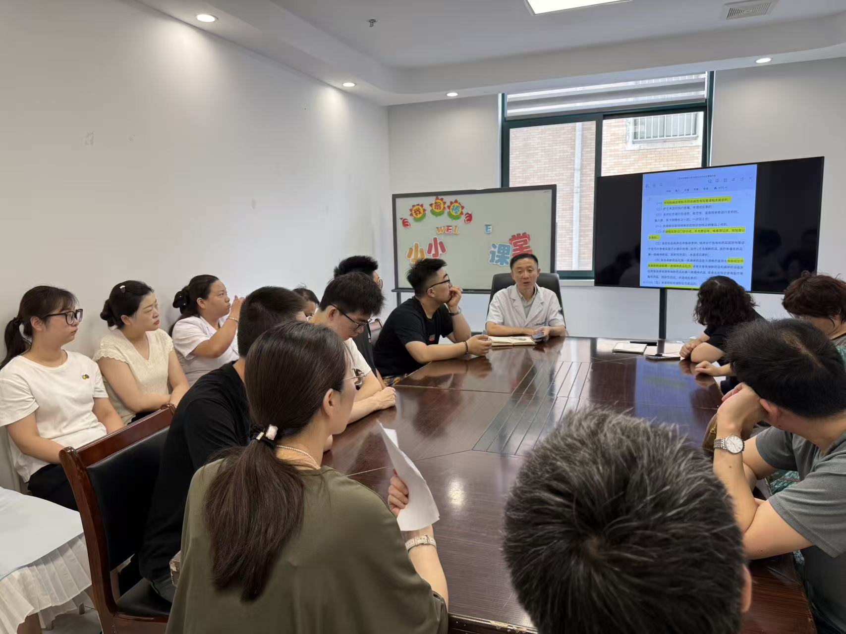 东台禾沐口腔医院开展《东台市医务人员不良执业行为记分管理办法》专题学习